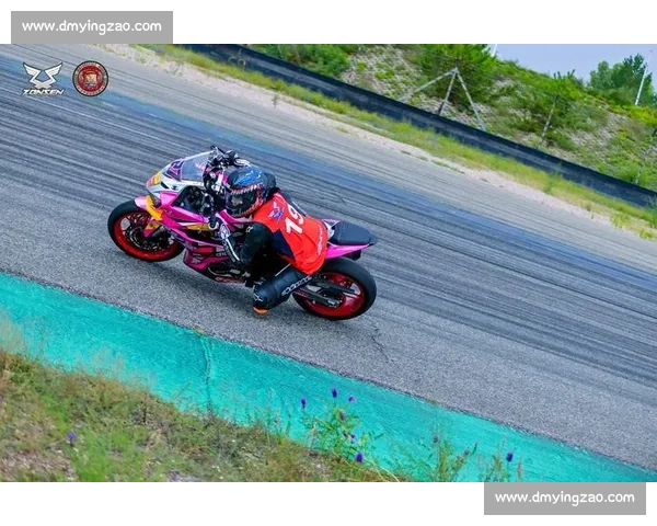 赛道巾帼：女车手用速度碾碎偏见，娱你安利她的破界人生